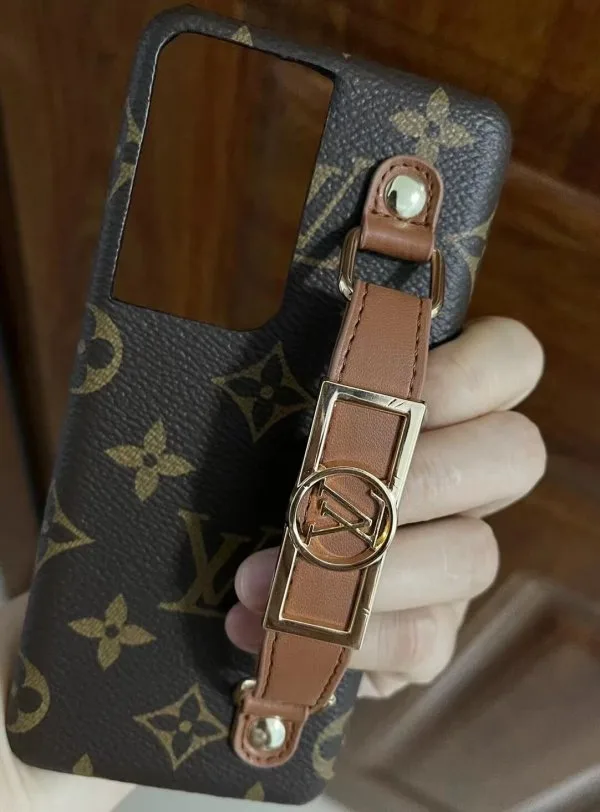 Louis Vuitton Wrist band Case for Samsung Galaxy S22 Ultra Louis Vuitton Wrist band Case for Samsung Galaxy S22 Ultra