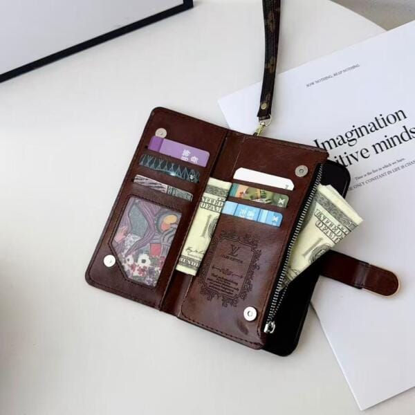 Louis Vuitton Monogram Folio Clutch for iPhone 17 Series | Zipper Wallet Case with Card & Cash Slots Louis Vuitton Monogram Folio Clutch for iPhone 17 Series | Zipper Wallet Case with Card & Cash Slots