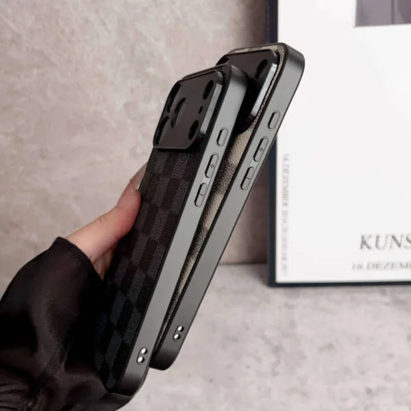 [iPhone 17 Series]Louis Vuitton Slim Phone Case w/ Camera Cover