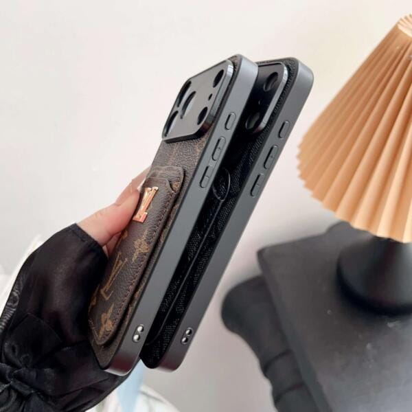 Louis Vuitton iPhone 17 Series Case with Card Holder – Logo Edition